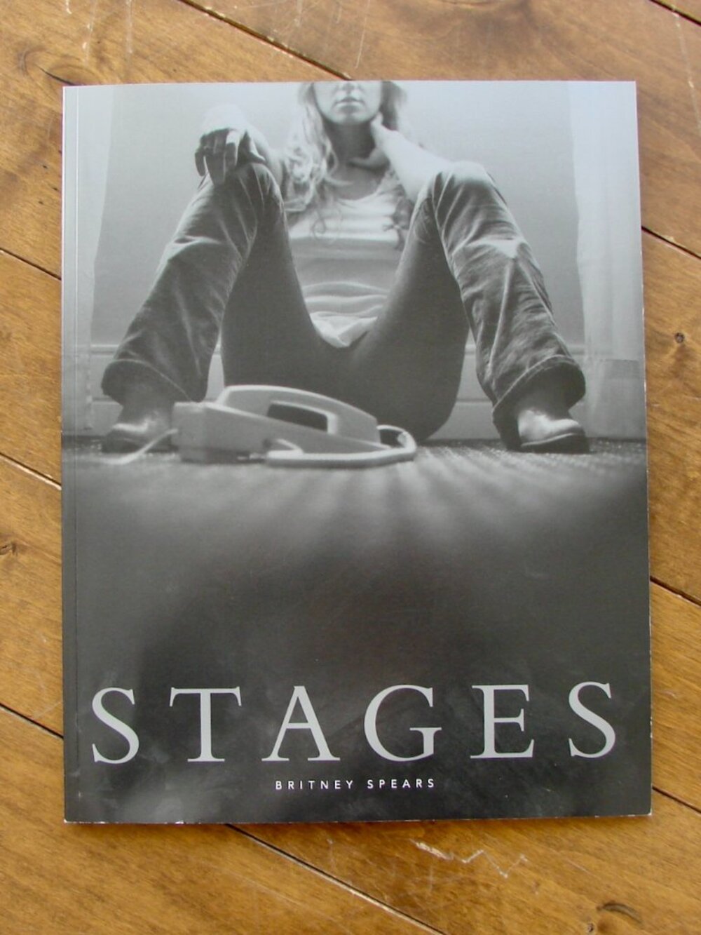 Britney Spears Stages Book Concert 2002 Photo Album with Color Poster No DVD